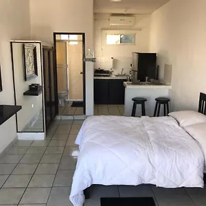 Apartamento The Next Door Black And White Studio In Cabo