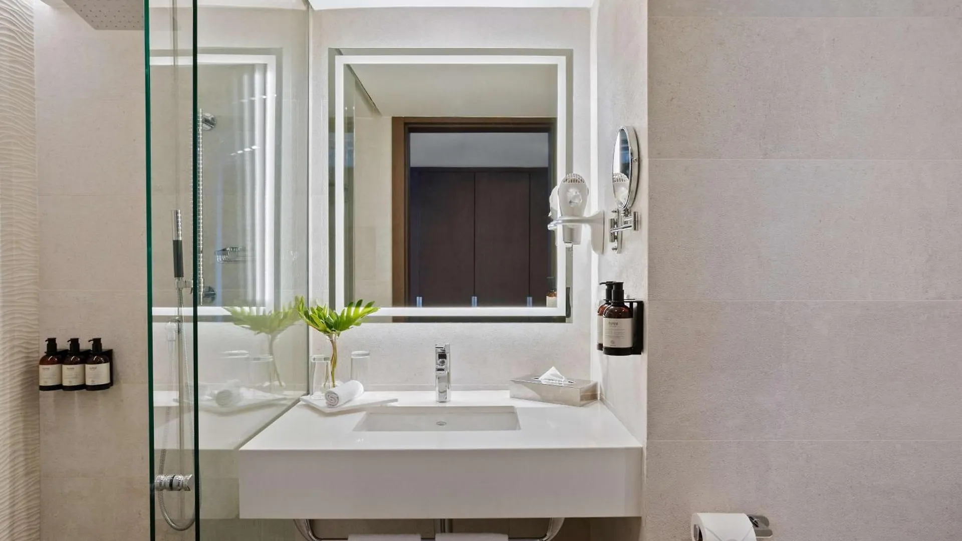 **** Hotel Avani Cancun Airport -Previously Nh Cancun Airport- Alfredo V. Bonfil Mexico